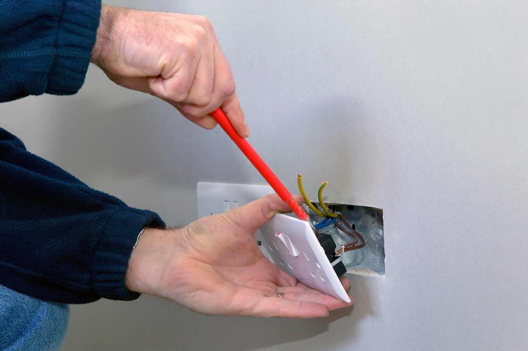 Our electricians can install plug sockets for domestic and commercial proeprties in Bellingham and the local area. 